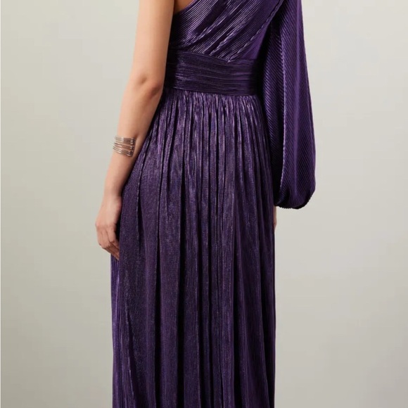 Bronx and Banco size XS
Purple Florence Gown / Elegant Purple One-Shoulder Dress - Picture 5 of 17